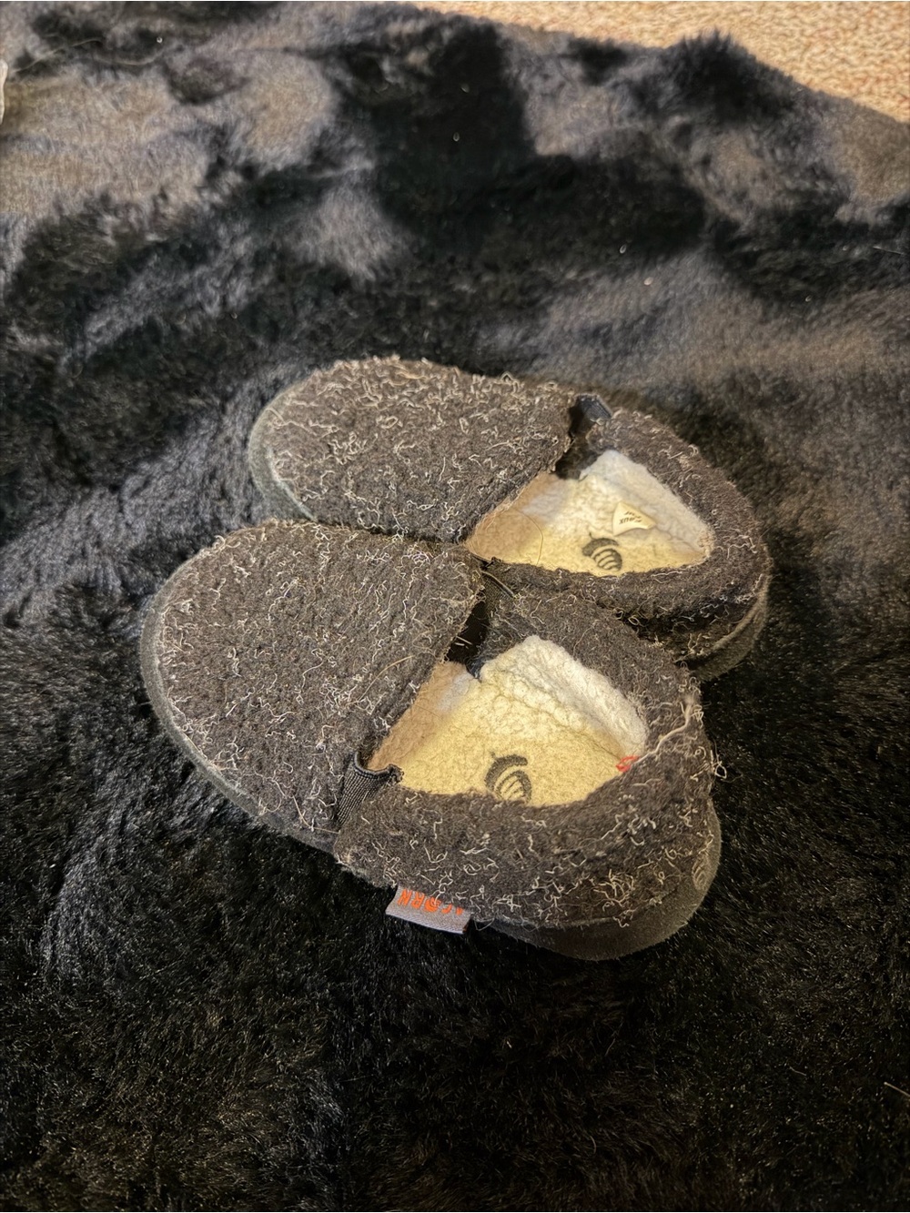 Acorn Kids Black Fleece Slip-On Slippers